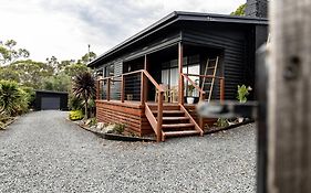 Hilltop Hideaway ~ Bay Of Fires